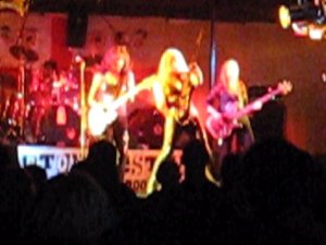 2006naptongirlschool1_300.jpg