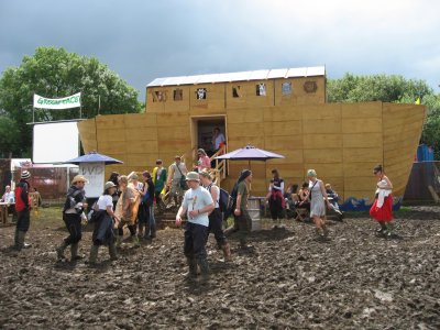 2007glastonburysaturdayark1_400.jpg
