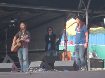 2007glastonburysaturdaylourhodes1c400.jpg