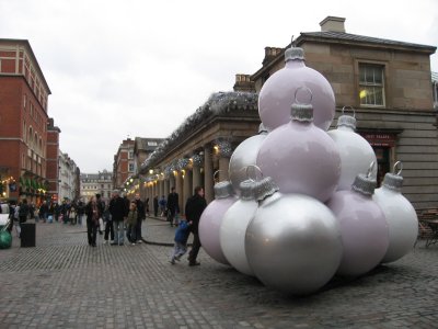 2007londonbaubles2_400.jpg