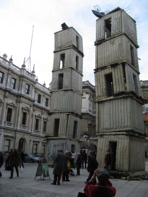 2007londonwobblytowers400.jpg