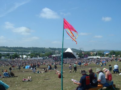 glastonburypyramidsunday_400.jpg